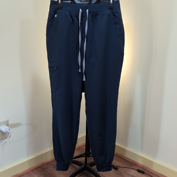 Fig's Women's Navy Scrub Pants - Picture 8 of 10